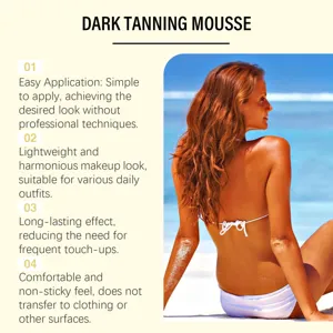 Detalle de las funciones del mousse bronceador con modelo bronceada en la playa