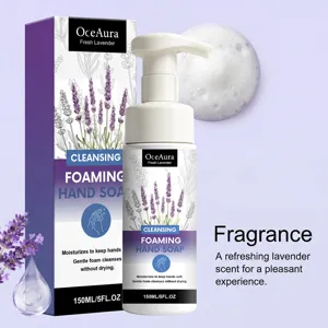 Dettaglio del sapone schiumogeno alla lavanda OceAura con schiuma densa e flacone da 150ml