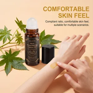 Gros plan d'huile de ricin nourrissante appliquée pour une sensation de peau confortable.