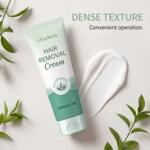 Gros plan de la crème dépilatoire OceAura avec texture blanche dense et feuilles vertes