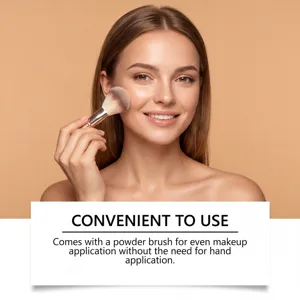 Primo piano di una modella che usa un pennello per cipria minerale per il trucco