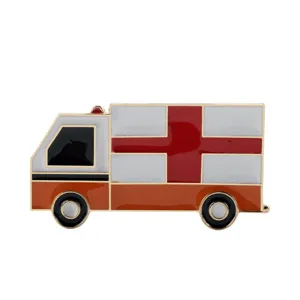 Vista dettagliata della spilla per ambulanza in smalto con simbolo della croce rossa