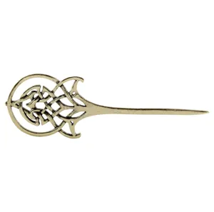 Nahaufnahme eines bronzenen keltischen Haarnadel für Damen im klassischen nordischen Design