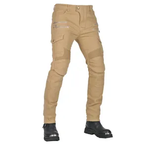 Pantalones de moto caqui con protecciones y paneles elásticos de tipo acordeón.