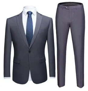 Detailweergave van een slank gesneden donkergrijs formeel herenpak met blazer en een pantalon