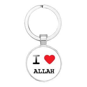 Détail du porte-clés I love Allah avec anneau en métal argenté et motif de cœur
