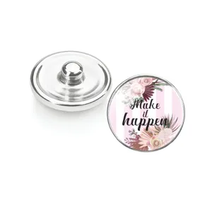 Vue détaillée de boutons à pression en verre avec motif floral et texte motivant.