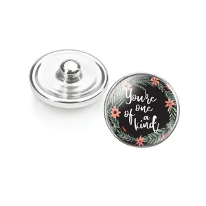 Bouton pression en verre avec motif floral et citation 'You're one of a kind' inspirante