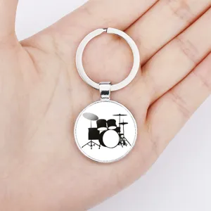 Portachiavi argento minimalista con una silhouette di batteria nera sotto vetro