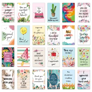 Vue détaillée de diverses cartes de motivation avec motifs et citations en anglais