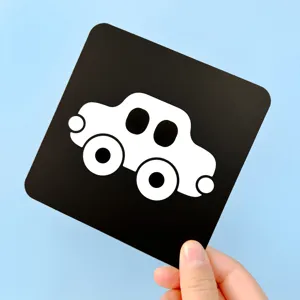 Detalle de tarjeta de coche en blanco y negro de alto contraste para bebés recién nacidos