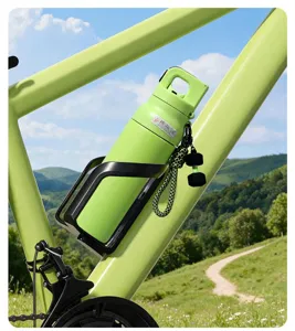 Borraccia sportiva isolata in acciaio 316 verde lime montata su telaio di bicicletta