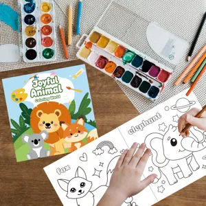 Libro da colorare Joyful Animal per bambini con leoni e volpi su una scrivania di legno