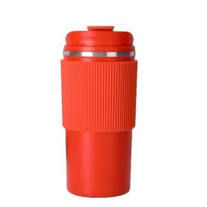 Tazza da caffè termica rossa in acciaio inox 304 con custodia in silicone antiscivolo