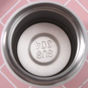 Innenansicht eines Mini-Vakuum-Isolierbechers aus Edelstahl mit SUS 304-Stempel