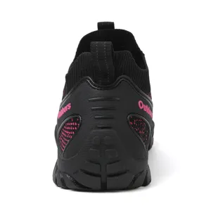 Vue détaillée du talon renforcé sur les chaussures de randonnée aquatique noir et rose