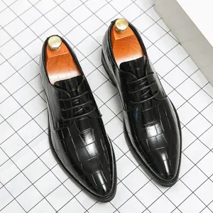 Clásicos zapatos de vestir para hombre en cuero negro grabado cocodrilo para negocios