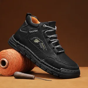 Retro black leather men's mid-top Martin boots with durable outdoor stitching detail