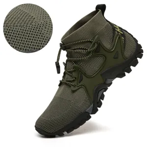 Dettaglio delle scarpe da trekking da uomo verde militare con rete traspirante e suola