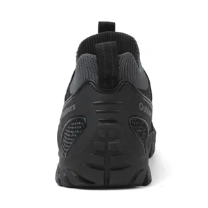 Vue arrière de chaussures d'eau noires avec talon en caoutchouc et tige en tricot