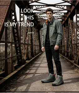 Mannequin portant des chaussures de randonnée en cuir vert sur un pont industriel