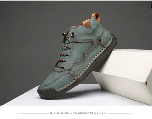 Détail latéral de chaussures décontractées en cuir pour hommes avec surpiqûres