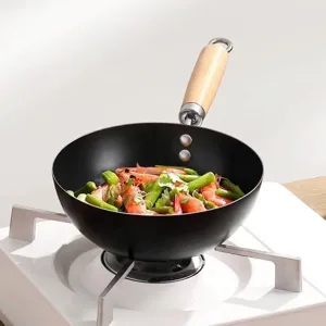 20cm Japanese style mini iron wok with wooden handle for single person healthy cooking