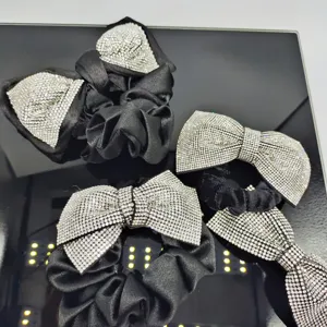 Chouchou cheveux nœud strass noir vue détail ensemble accessoire cheveux cristal brillant