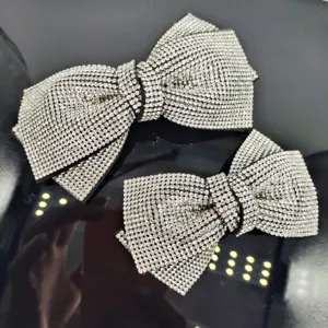 Pince à cheveux nœud strass détail, accessoire cristal brillant pour femmes quotidien.