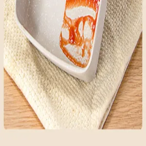 Detailansicht der Antihaft-Marmor-Beschichtung einer quadratischen Tamagoyaki-Pfanne