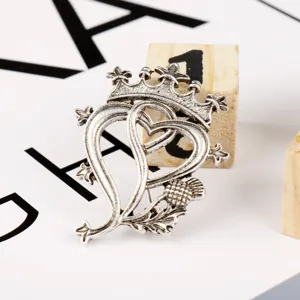 Vintage Outlander Luckenbooth broche met kroon en hart in antieke zilveren afwerking.