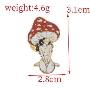 Vista detallada del broche de aleación de chica champiñón lindo, diseño ligero 3.1x2.8cm.