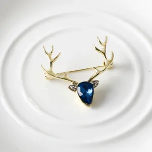 Spilla A Spillo Cervo In Lega Tono Oro Con Gemma Sintetica Blu E Strass Bianchi Accessorio Di Gioielleria Da Abito Moda