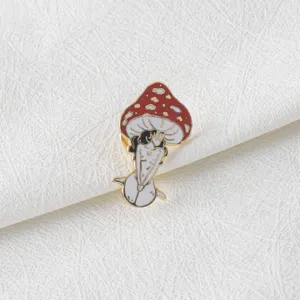 Lindo broche de esmalte de chica de hongo anime insignia creativa de aleación 1pc
