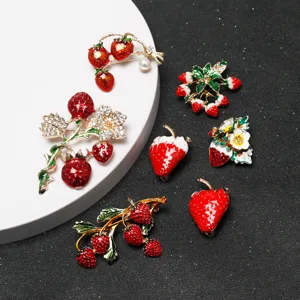 Exquisite crystal strawberry brooch detail, elegant rhinestone fruit pin and cute jewelry.