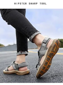 Men's outdoor hiking sandals lightweight casual sports beach shoes with comfortable straps.