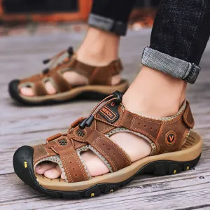 Men's outdoor casual leather sandals, breathable brown beach shoes with toe protection.
