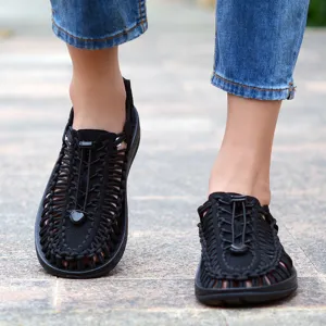 Cómodas sandalias tejidas de verano con punta cerrada zapatos casuales para hombre y mujer.