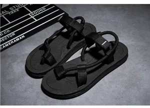 Sandali da spiaggia estivi da uomo con cinturini intrecciati, scarpe nere casual.