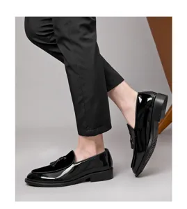 Zapatos de charol elegantes para hombre mocasines con borlas detalles de boda vista