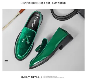 Hombres verde cuero patente terciopelo mocasines borlas moda zapatos vestir detalle
