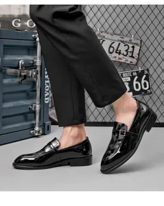 Chaussures habillées homme en cuir vernis noir détail, chaussures formelles pour mariage.