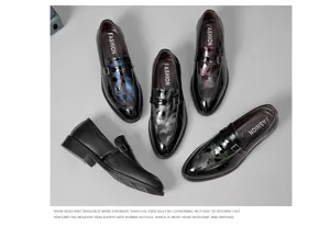 Détail de chaussures habillées en cuir pour homme, élégants mocassins formels avec boucle.