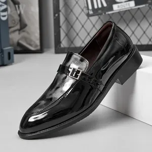 Scarpe eleganti da uomo in pelle verniciata nera, scarpe stringate formali da business con fibbia.