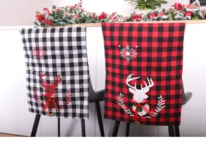 Fundas de silla de cuadros navideños con estampado de reno y copo para decoración.