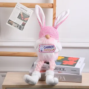 Leuke pluche paashaas kabouter pop met lange oren en roze muts voor huisdecoratie.