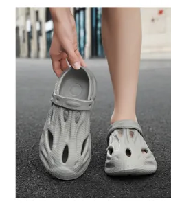 Graue EVA atmungsaktive Sommer Strand Clogs Detailansicht, rutschfeste Garten-Schuhe.