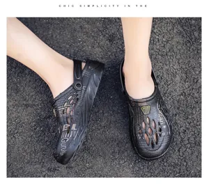 Unisex Sommer Garten Clogs lässig Strand Wasserschuhe schwarzer Zeitung Druck Outdoor