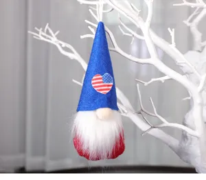 Amerikanischer Unabhaengigkeitstag gesichtsloser Wichtel Hängeornament mit Sternen und Streifen.