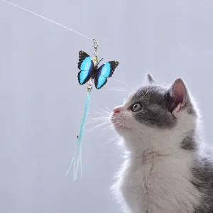 Varita de juguete interactiva para gatos con mariposa azul y campanilla divertida.